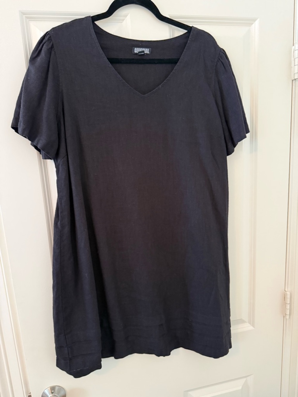 Women's Black V-Neck Short Sleeve Dress